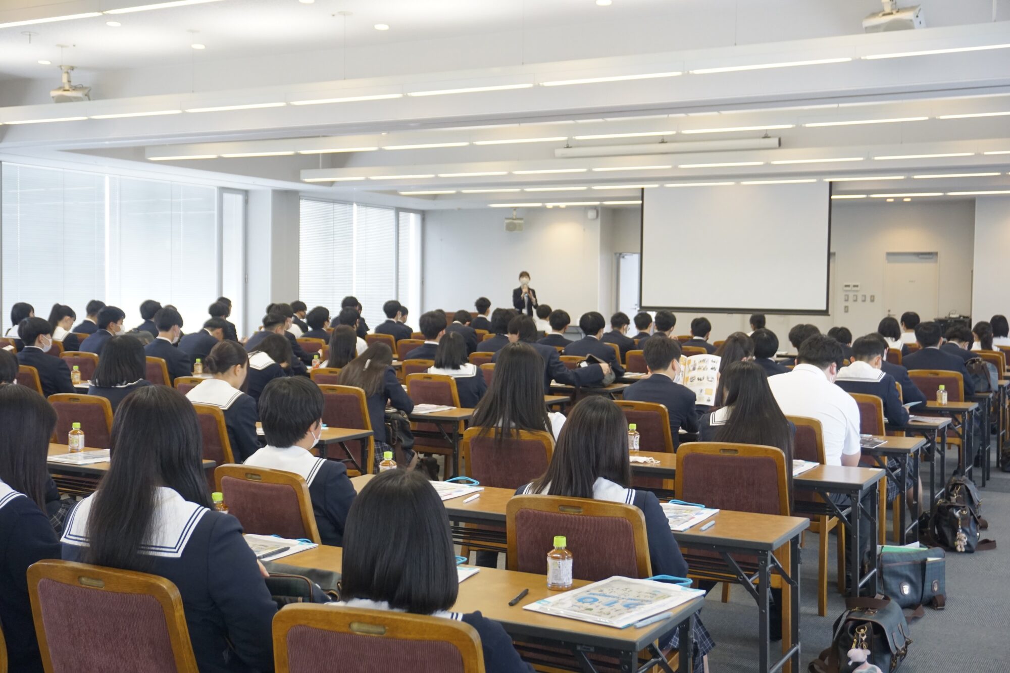 美作高等学校の3年生が学校見学に来てくれました！
